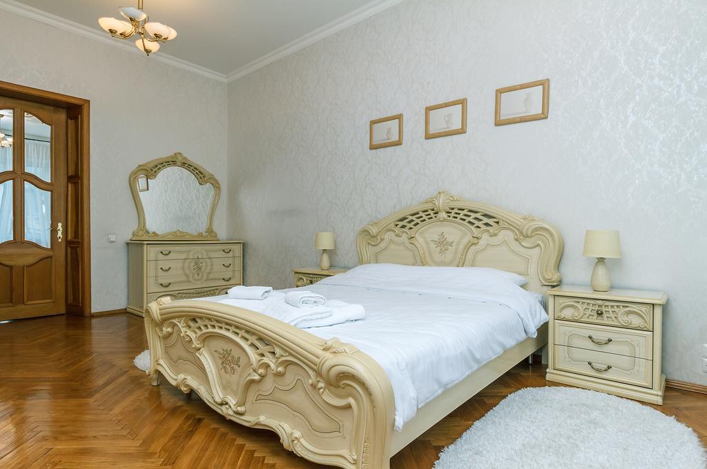 Apartment Arena City Киев Екстериор снимка