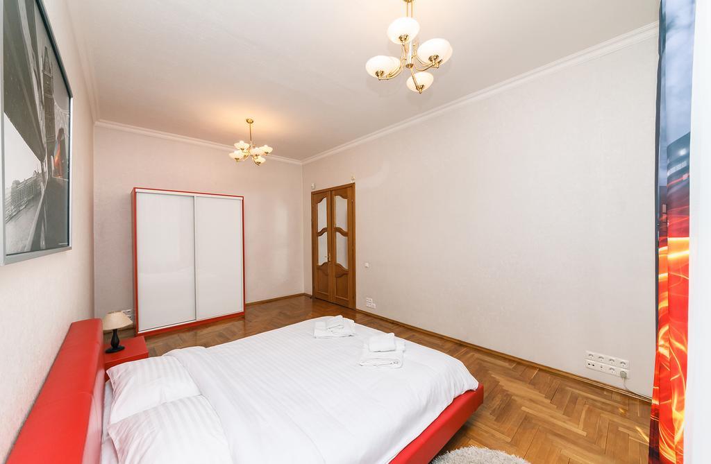 Apartment Arena City Киев Екстериор снимка