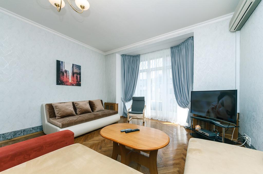 Apartment Arena City Киев Екстериор снимка